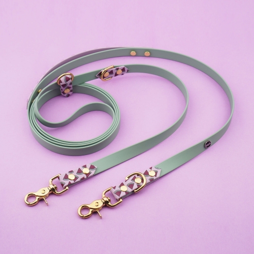 Smycz multifunkcyjna dla psa z Biothane w kolorze szałwiowym z wzorem arbuziki – widok na całość