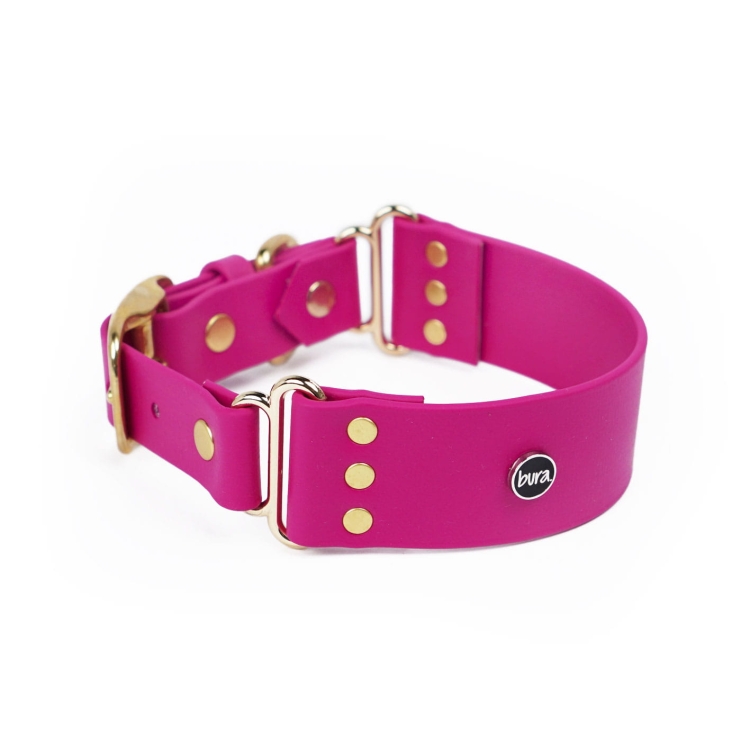 Szeroka obroża Biothane w kolorze fuksji.