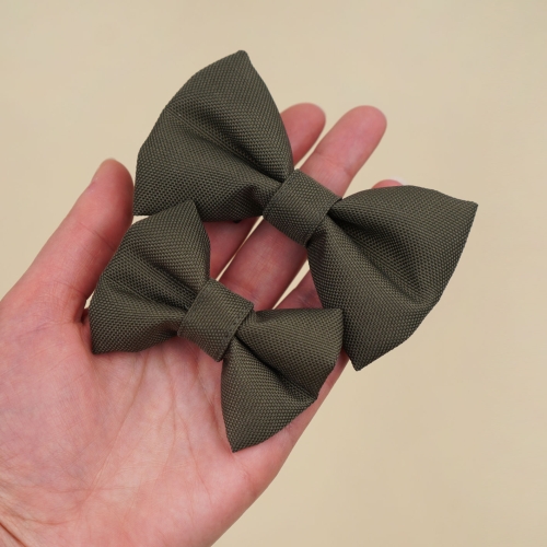 kokardka dla psa militarna zieleń w dwóch rozmiarach S i M