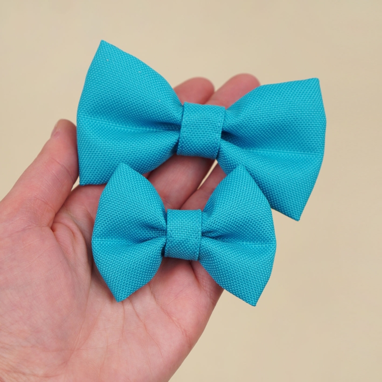 niebieska kokardka dla psa w dwóch rozmiarach S i M