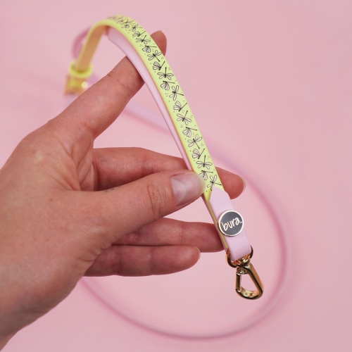 Smycz na telefon wzór ważki.