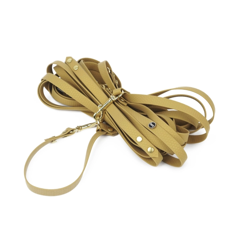 Złota linka treningowa dla psa z taśmy HEXA, zwinięta, z jasnymi złotymi okuciami