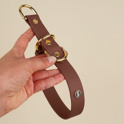 obroża półzaciskowa biothane wodoodporna brązowa detal złote okucia – Bura