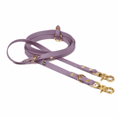 Smycz multifunkcyjna przepinana biothane mauve z dwoma złotymi karabińczykami i logo bura – białe tło